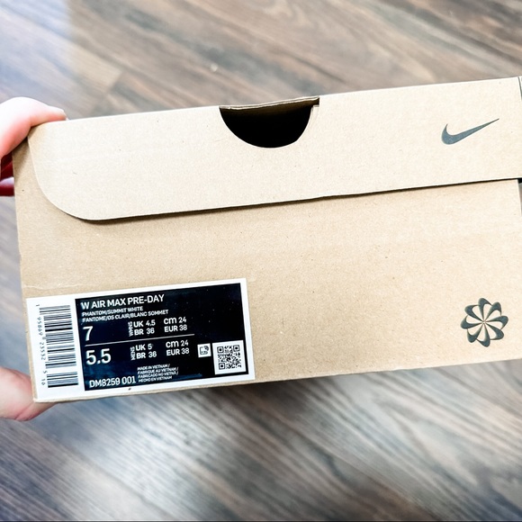 Like new in box NIKE Air Max Pre-Day women’s size 7 - Picture 3 of 3